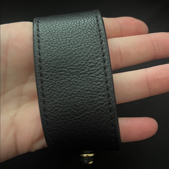 Tory Burch Leather Bracelet with Gold Logo - Picture 4 of 4